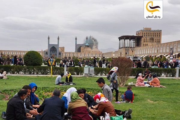 تفریح در میدان امام اصفهان