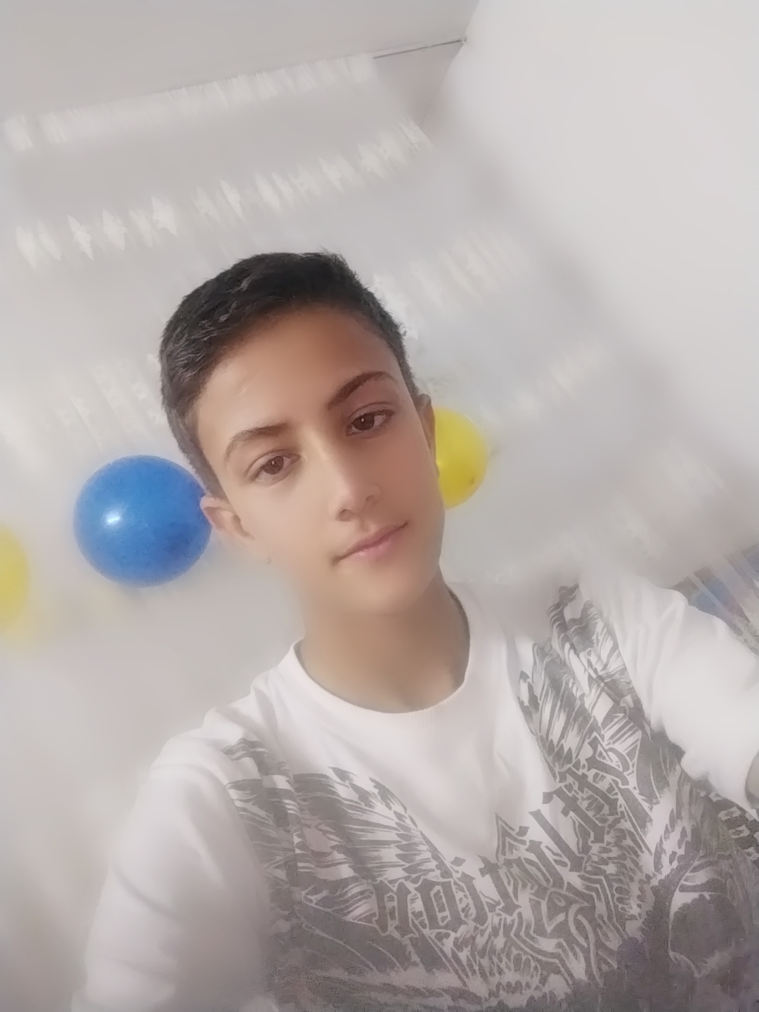 ‏به بریده‌دان Gboard خوش آمدید. هر نوشتاری که کپی کنید در اینجا ذخیره می‌شود.برای جای‌گذاری کلیپ در کادر نوشتار، روی آن تک‌ضرب بزنید.برای سنجاق کردن، افزودن، یا حذف کلیپ‌ها، از نماد ویرایش استفاده کنید.برای سنجاق کردن کلیپ، آن را لمس کنید و نگه دارید. کلیپ‌هایی که سنجاق از آن‌ها برداشته می‌شود، پس‌از ۱ ساعت حذف می‌شوند.