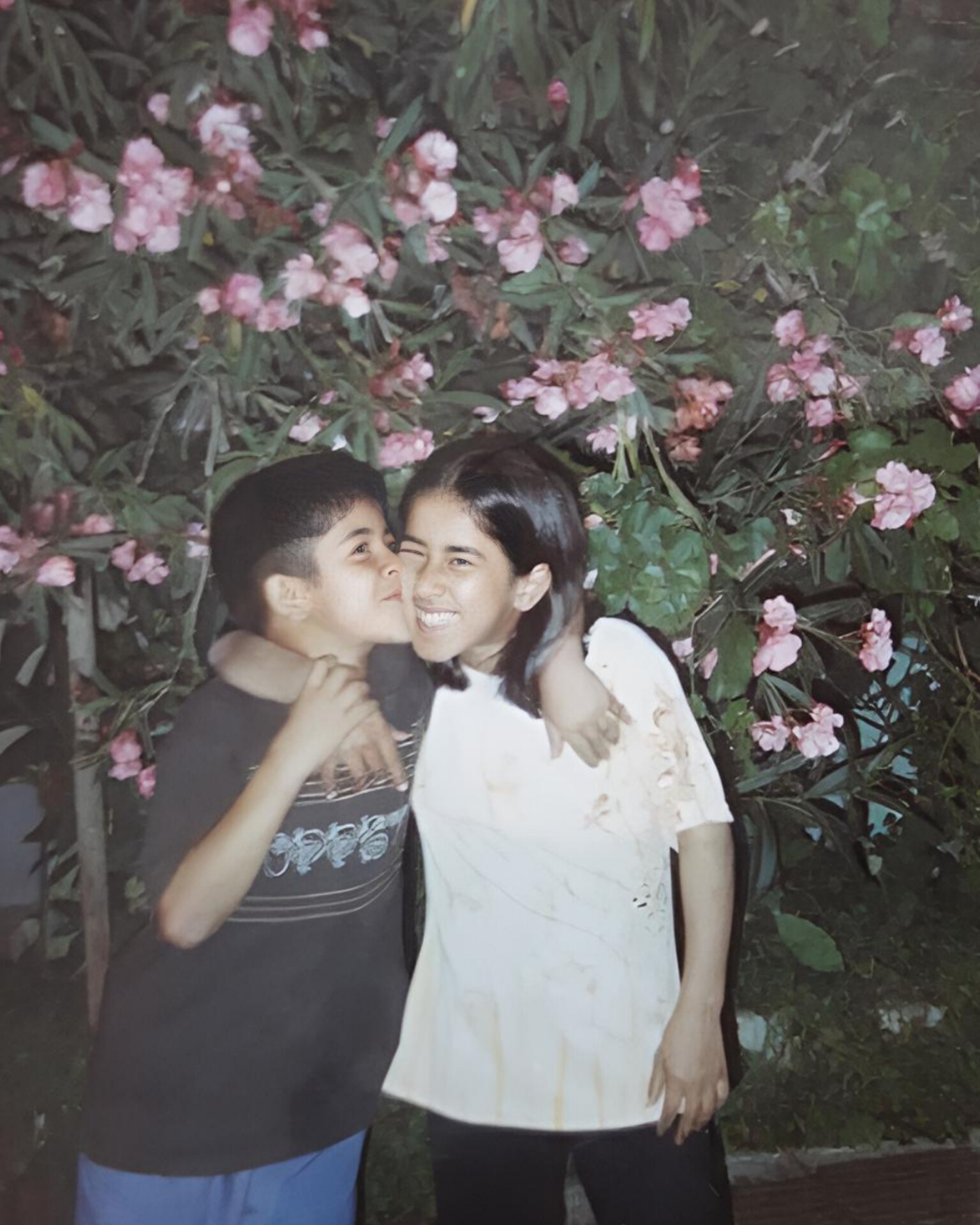 ماجرا برای همین خونه، همین حیاط و خمین دختربچه است.