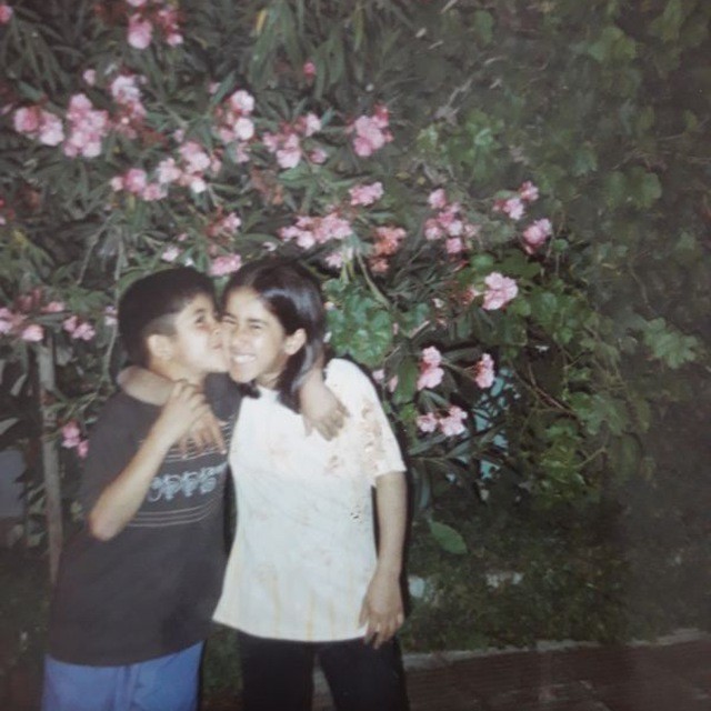 بچه‌ی وسط همراه ته‌تغاری