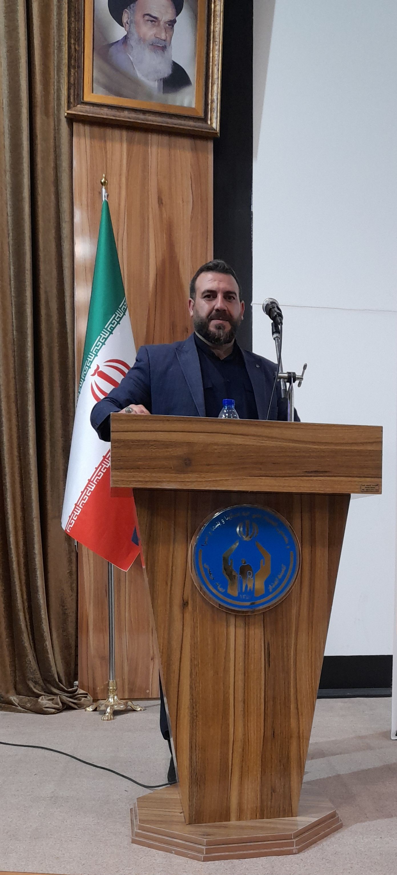 کمیته امداد امام خمینی سازمانی شبه‌دولتی است، که به فرمان سید روح‌الله خمینی، در ۱۴ اسفند ۱۳۵۷ با شعار پشتیبانی از محرومان و مستضعفان و توانمندسازی آن‌ها بنیان‌گذاری شد. این نهاد زیر نظر رهبر جمهوری اسلامی اداره می‌شود و در عمل، امکان پژوهش و تفحص نهادهای رسمی از آن وجود ندارد.