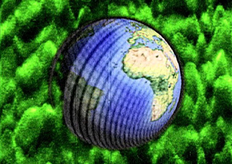 (تصویر از اپیزود نهم): امواج الکترومغناطیسی زمین که از طریق اون ناخودآگاه انسان‌ها رو به هم متصل و داخل شبکه‌ای به اسم «وایرد» جمع می‌کنن.