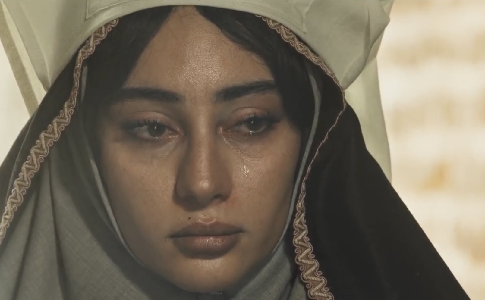 تحلیل عشق بامداد خمار