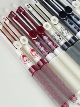 آهوی‌سیاه؛ خودکار قرمز