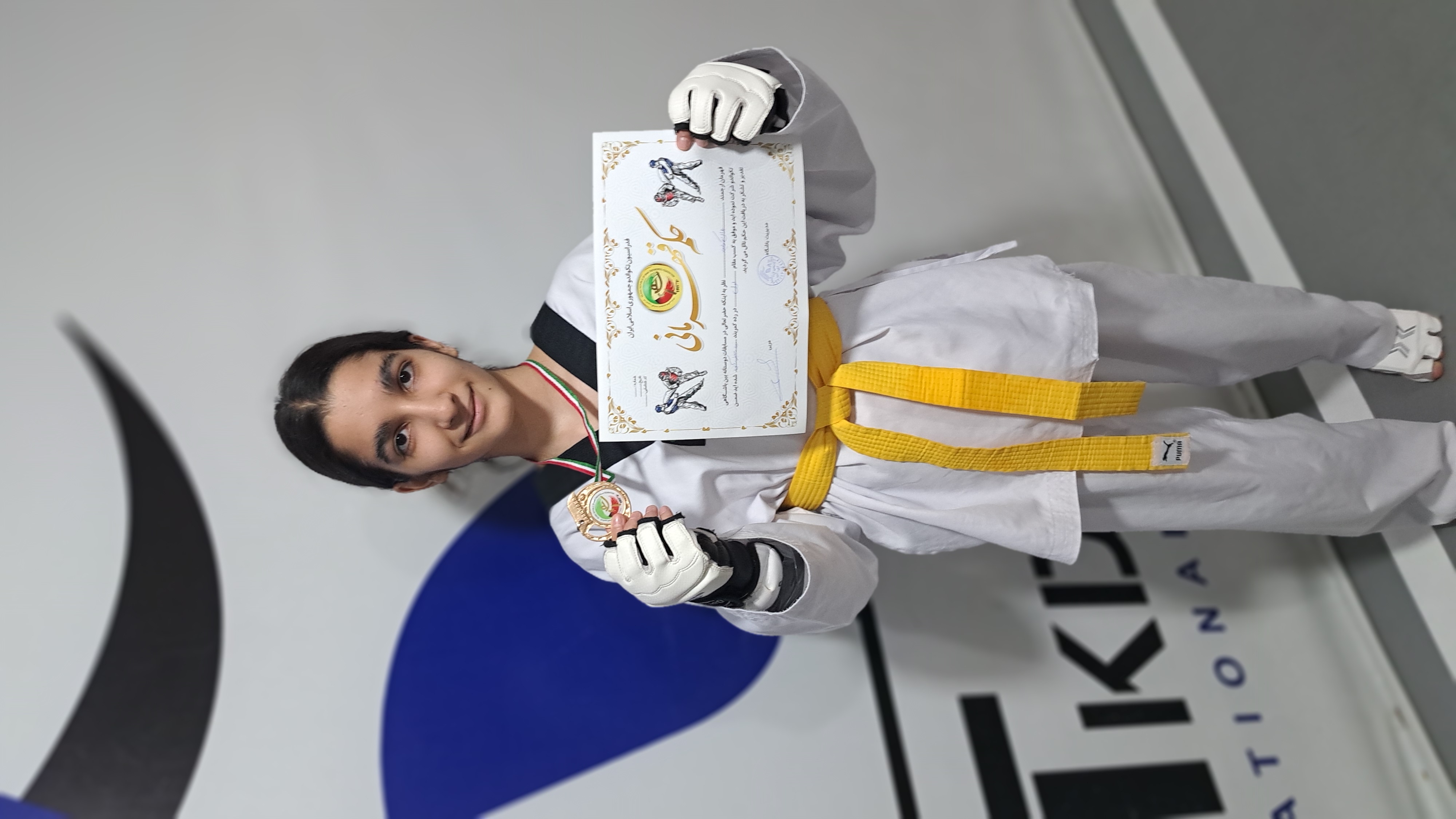 باران کولیوند، تکواندوکار با وزن ۴۱- کیلوگرم، در رده نونهالان در رشته تکواندو فعالیت دارد. باران از کودکی علاقه زیادی به ورزش داشت و این علاقه او را به سمت تکواندو کشاند. او از سنین نوجوانی شروع به تمرینات حرفه‌ای کرده و با تلاش و پشتکار فراوان توانسته است در این رشته به موفقیت‌هایی دست یابد.