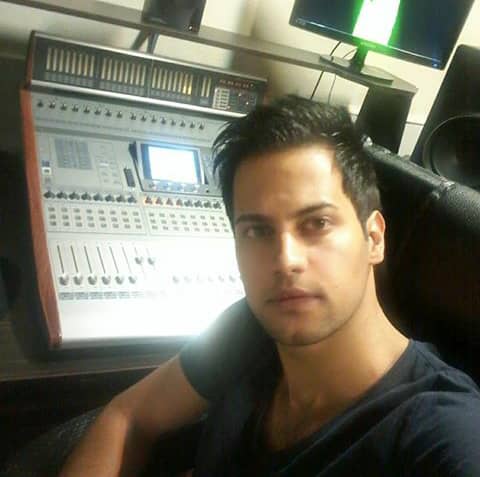 خواننده،موسیقی،آواز،اراک،آواز سنتی،جوان اراکی،خواننده اراکی،استان مرکزی،ردیف موسیقی،صداسازی،خوانندگی،کامران،موزیک،کامران میرزایی اراک،آواز سنتی،پسر اراکی،پسر اراک