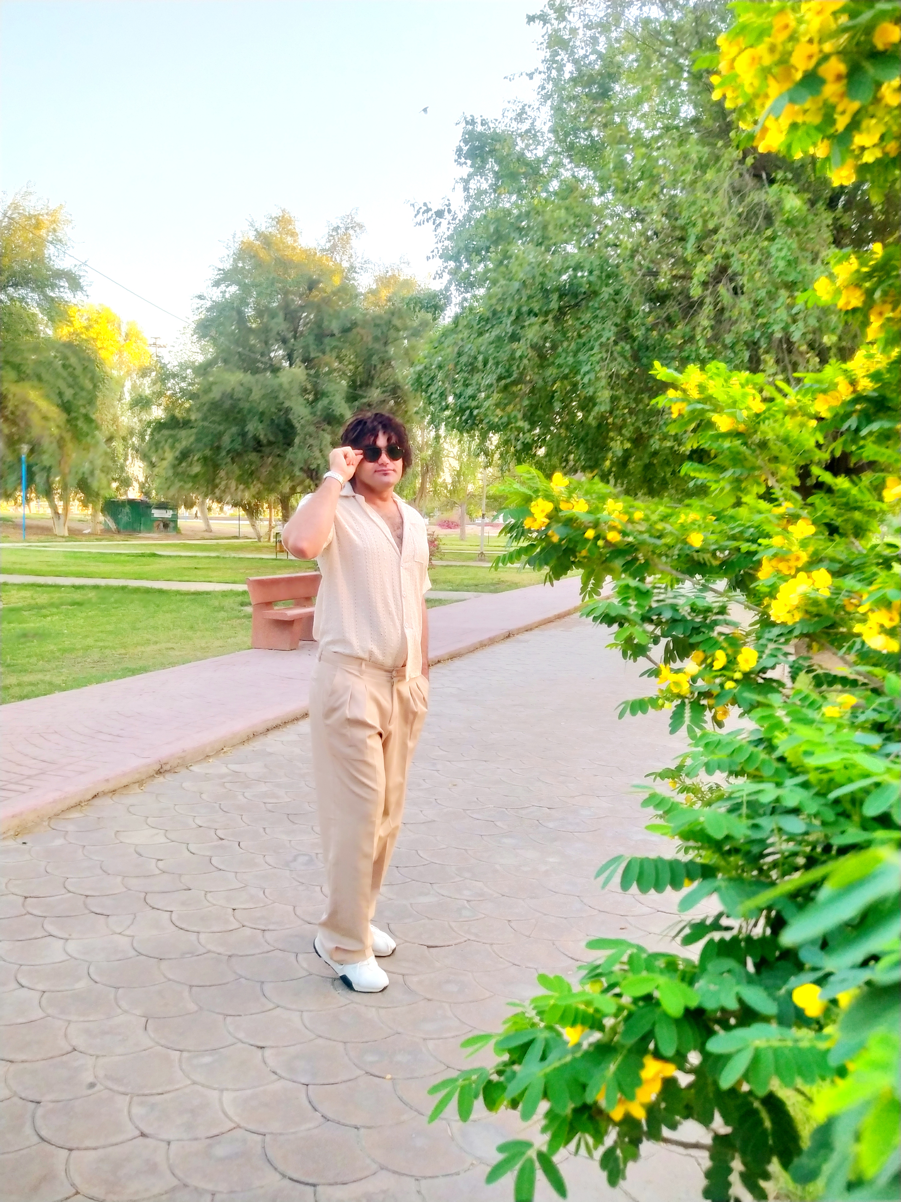 باسلام من یک فرد طبیعت گرم واز طبیعت خوشم میاد وهمیشه به جاهای کوهستاتی ودشت سفرمیکنم همیشه بادوستانم درحال سفرم وامیدوارم باپستهایی که برای شما عزیزان میزارم مورد پسندشما باشد