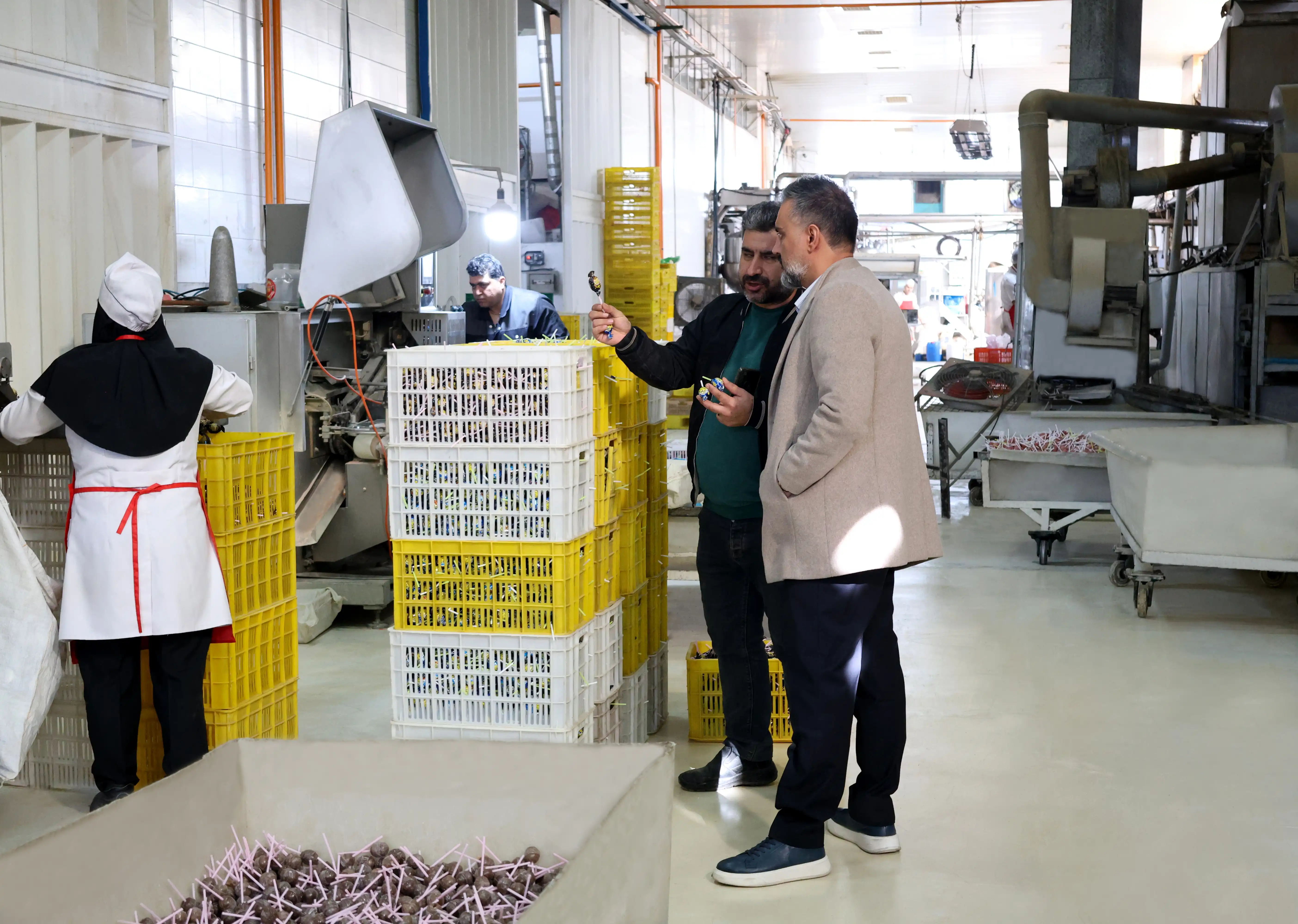 بازدید مهندس محسن یوسفلی مدیرعامل کارخانه مشمش از خطوط تولید کارخانه