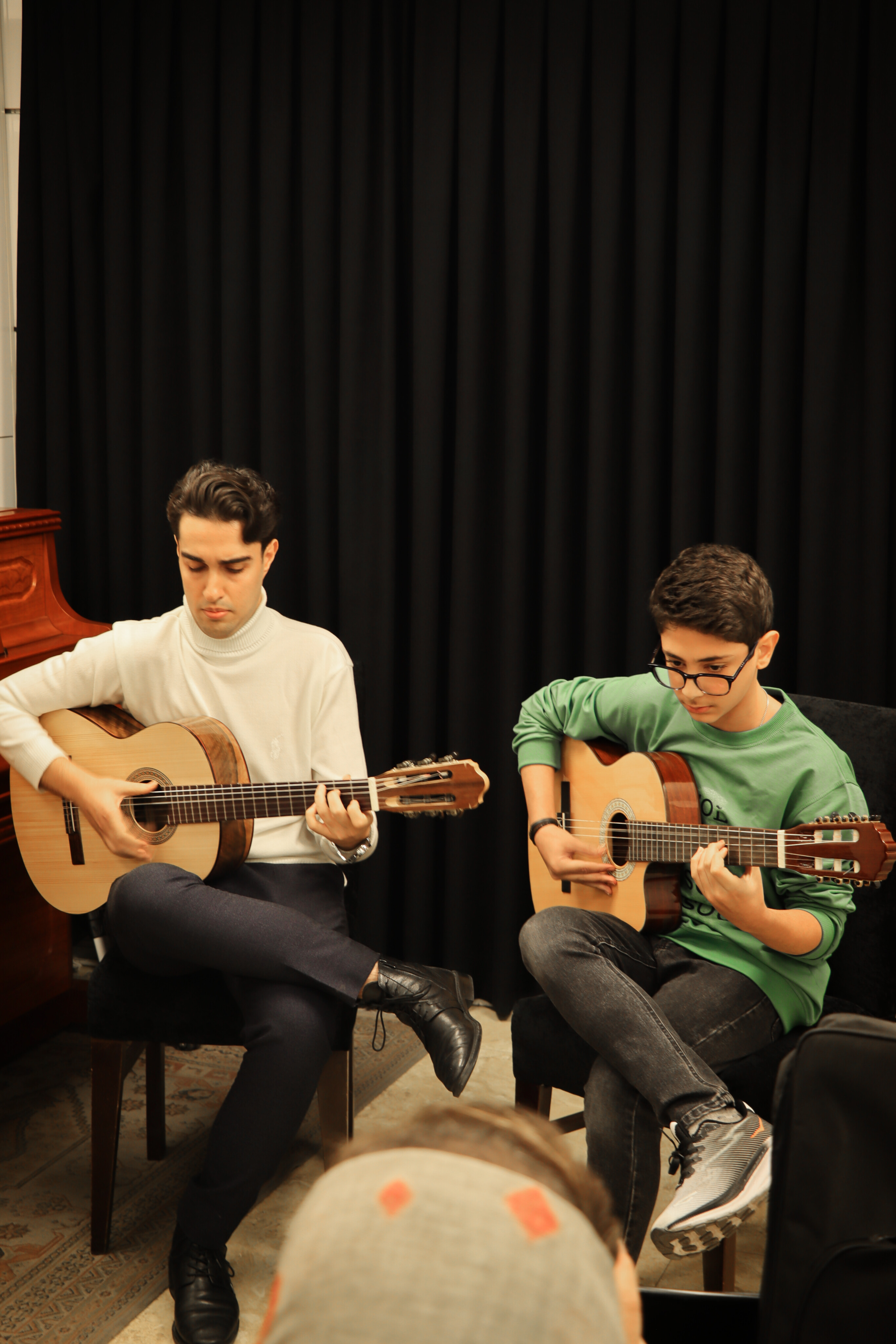 اجرا رادین در آموزشگاه سورنا