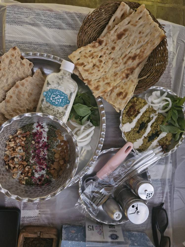 برای شام آب دوغ خیار انتخاب کردم که واقعا عالی بود