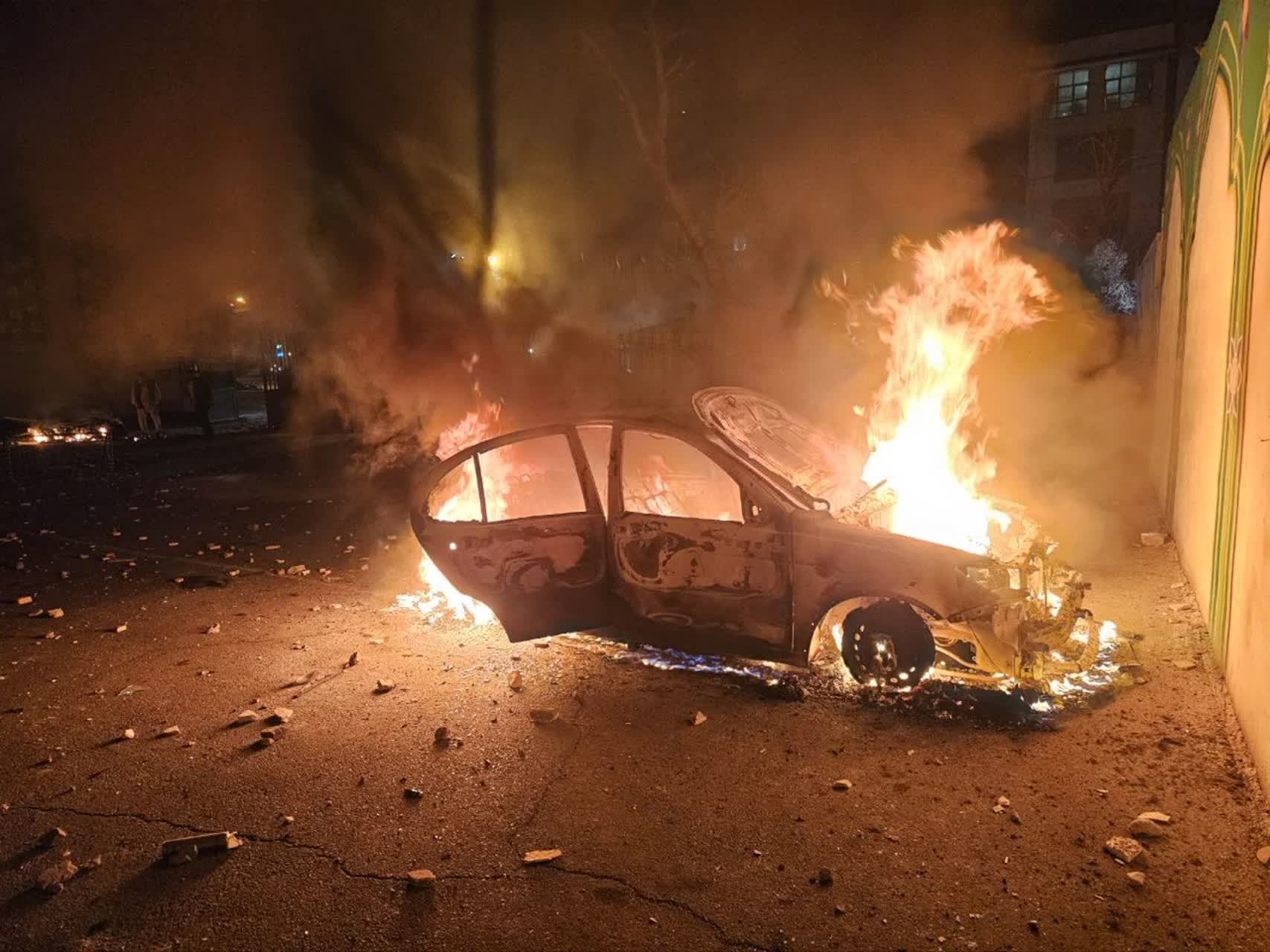 ماشینه دوست داداش دوست مامانه دوستم