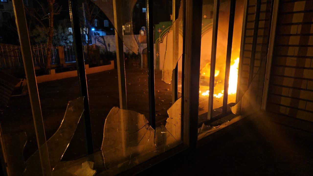 اگه اشتباه نکنم از داخل آشپزخونه