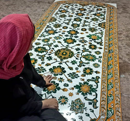 کاشی سوسن: اصالت در طرح، تداوم در کیفیت