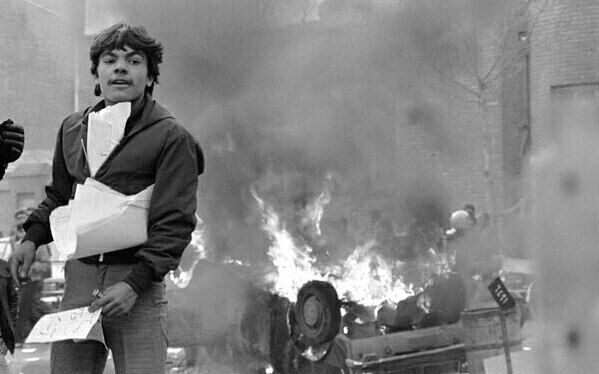 آتش افروزی و تخریب اموال عمومی در انقلاب ۵۷