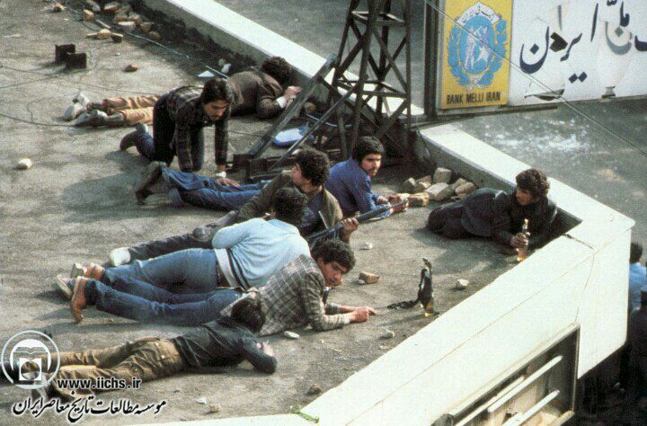 تفنگ و کوکتل مولوتوف در انقلاب ۵۷