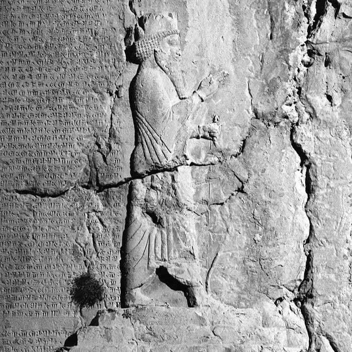 سنگ‌نوشته‌ها؛ پل زنده‌ای به گذشته انسان