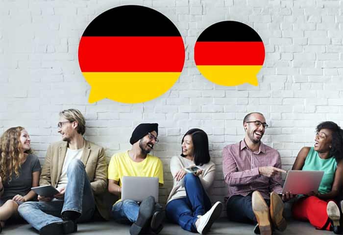 گروهی از دوستان در حال تمرین زبان آلمانی