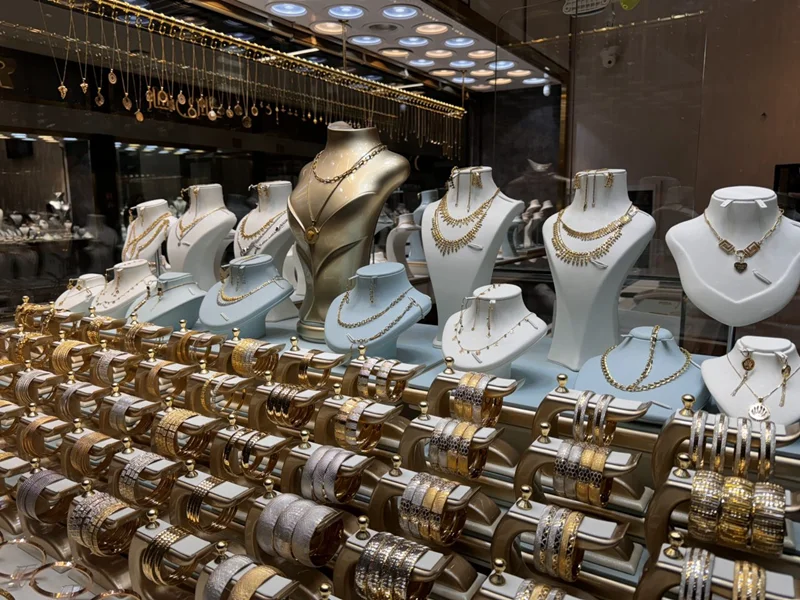 چه ویترین خفنی خدایی!