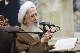 نگذارید مفسدان و اختلاس‌گران، فقر را بر مردم تحمیل کنند.