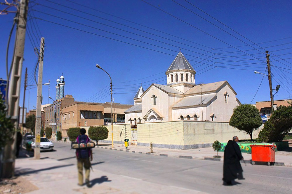 کلیسای ارامنه و مسجد امام کاظم (ع) در شهر آبادان