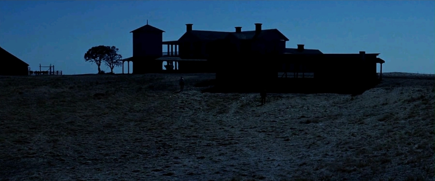 انسان در این ابعاد مقابل طبیعت حقیر است.