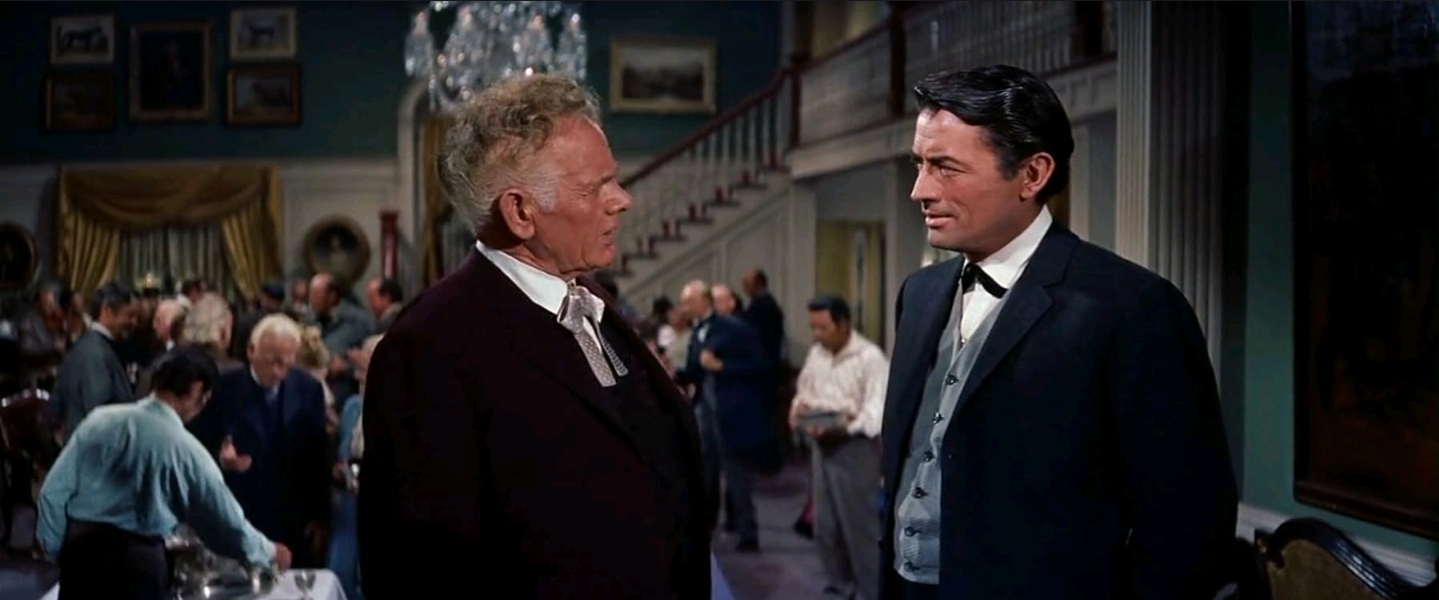 دوربین بی طرف است، هیچکس را در موضع قدرت قرار نمی‌دهد.