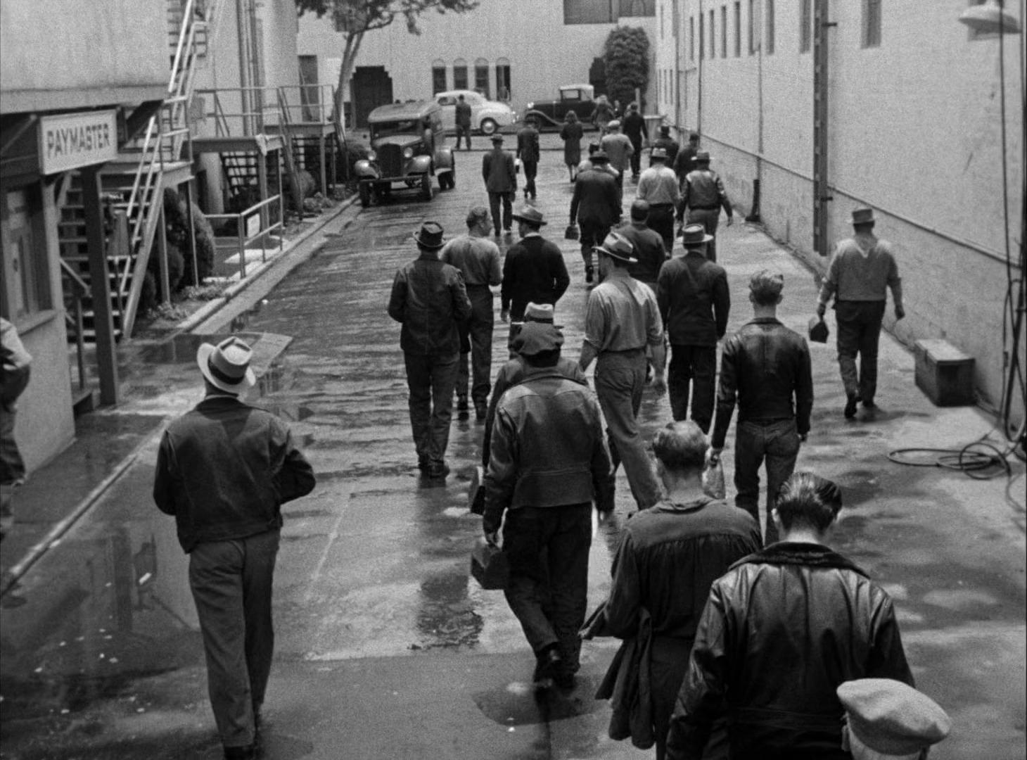 سکانس دزدی در یک پلان طولانی روایت می شود.