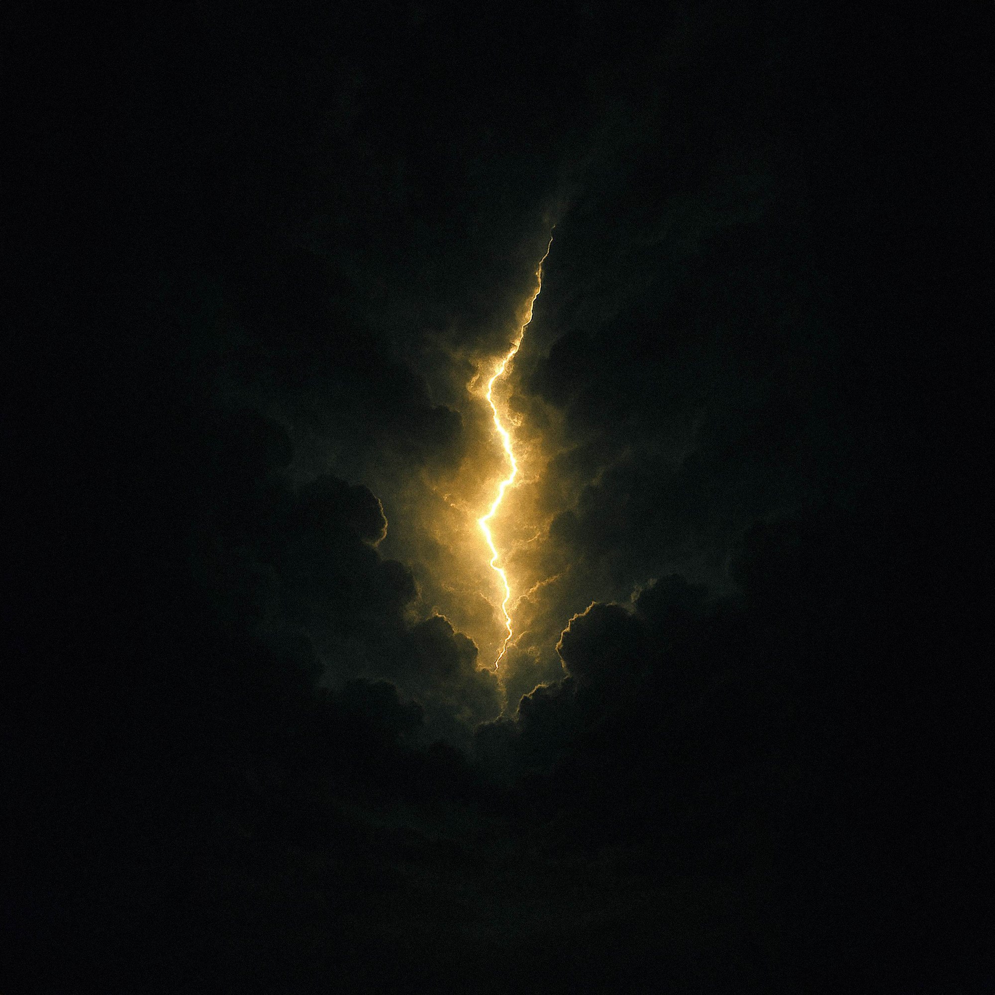 نور بر تاریکی پیروز است