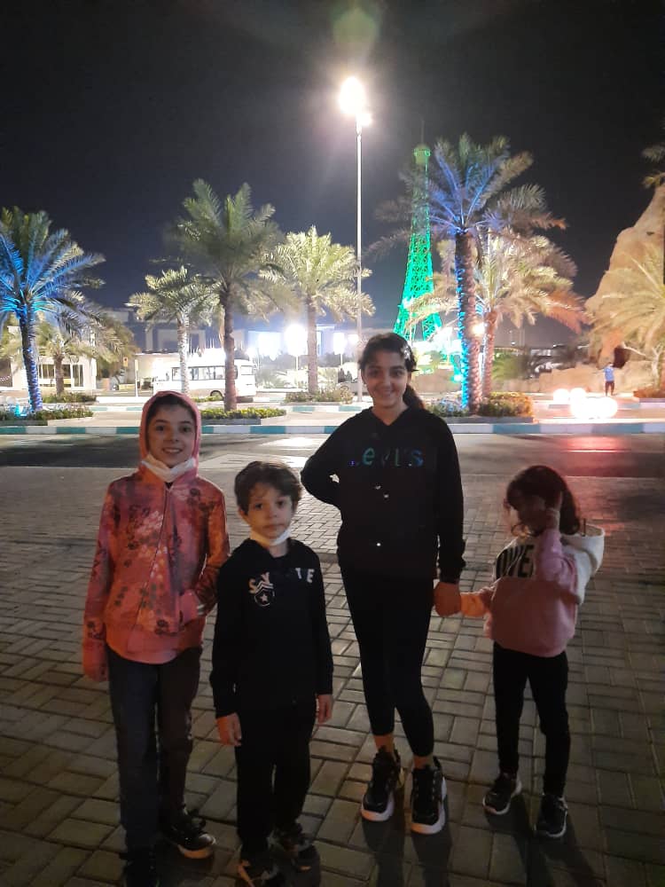 اون دو بچه خواهر دوستم و برادر من هستن