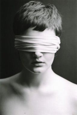 نابیناییِ اختیاری...