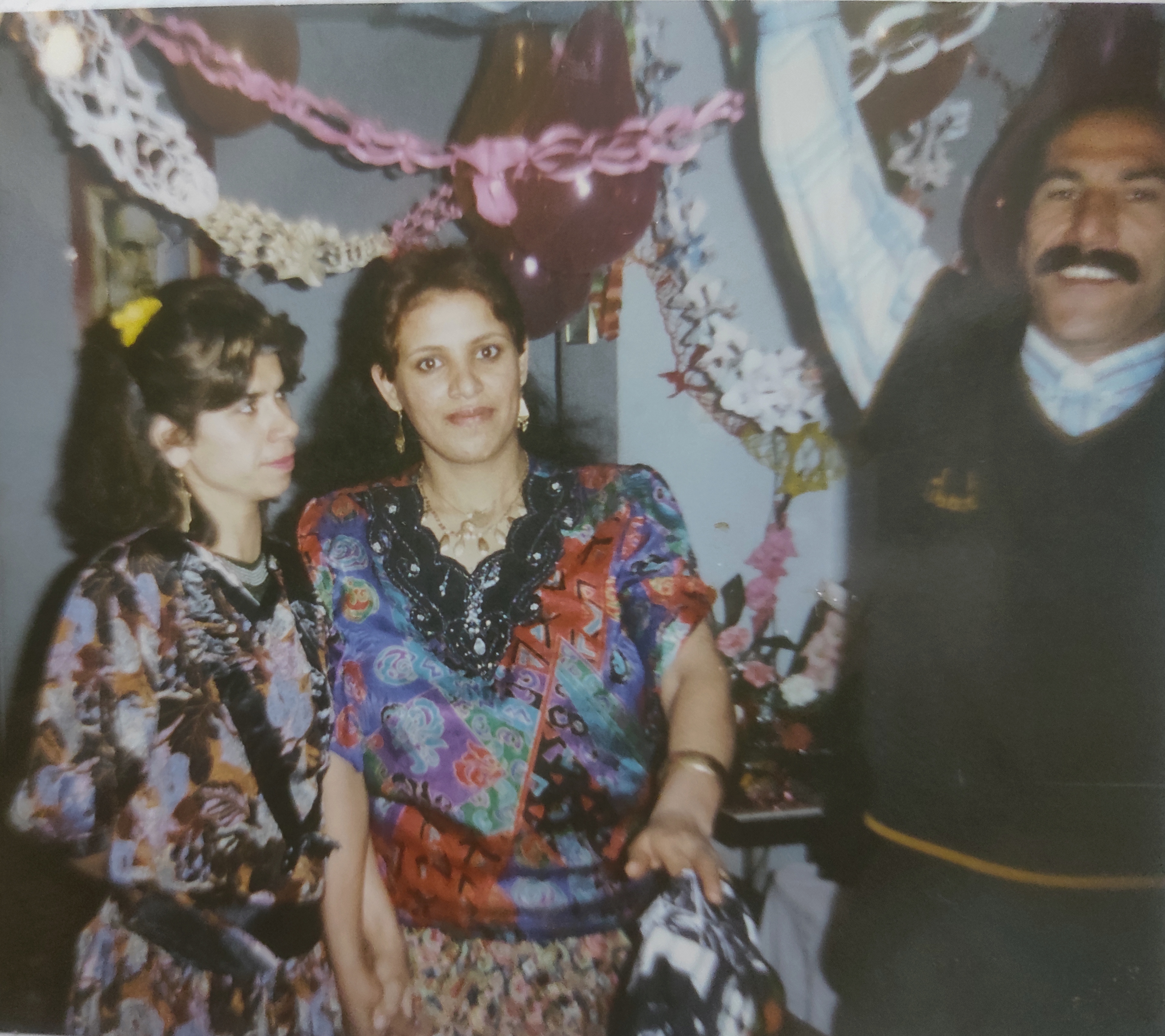 مامانم داره بهتون نگاه میکنه