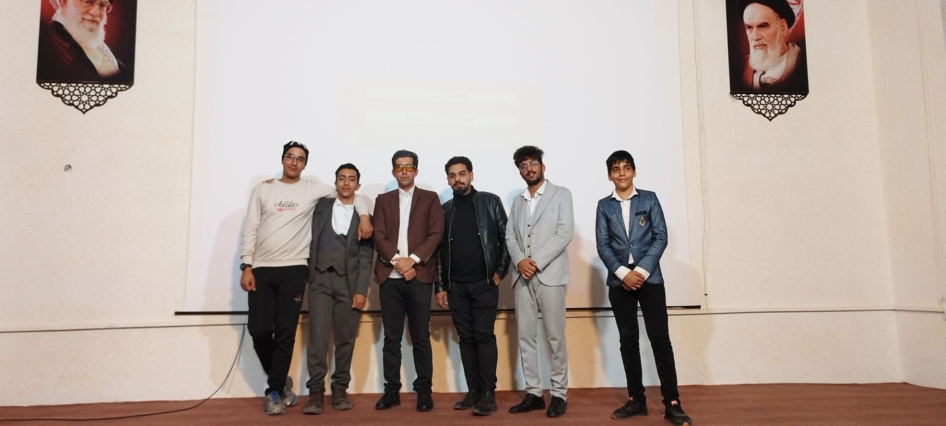 هنرمندان و همکارای خوبم .سعید رجبی.محمد جواد بهشتی.طاها هنری.مهدی طباطبایی