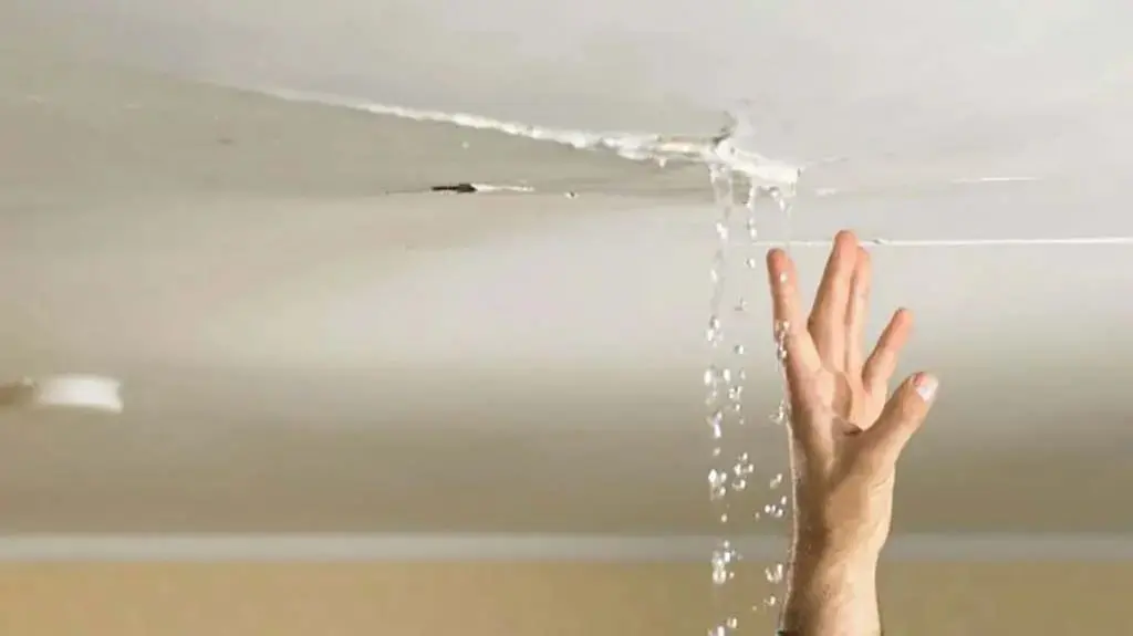 نشتی لوله آب