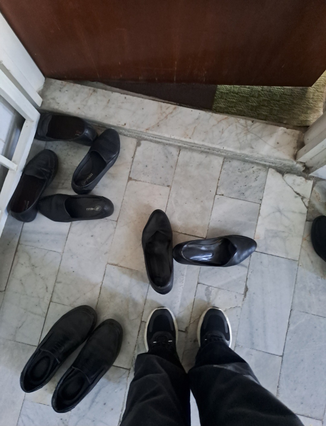 من قبل اینکه بقیه بیان بیرون