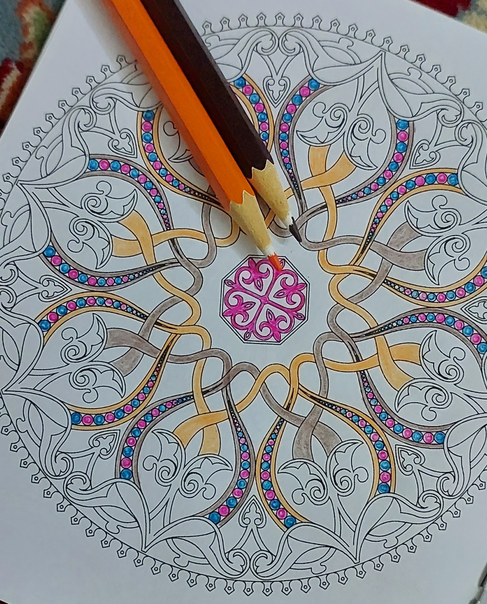 این کتابچه رو چندماه پیش خریدم و اینروزا خیلی پناهم شده :)