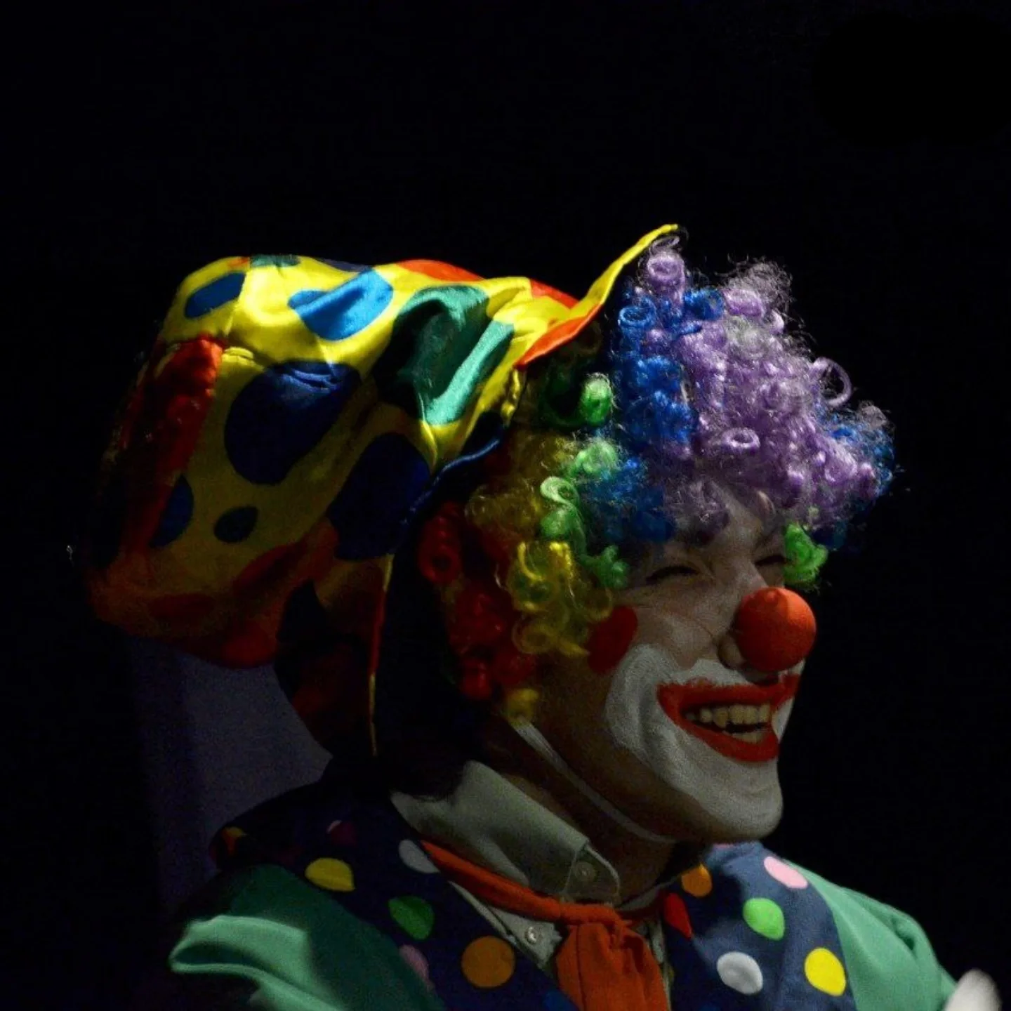 –آیدین ایران زاد ملکی در اجرای ″دلقک و سیاه″–