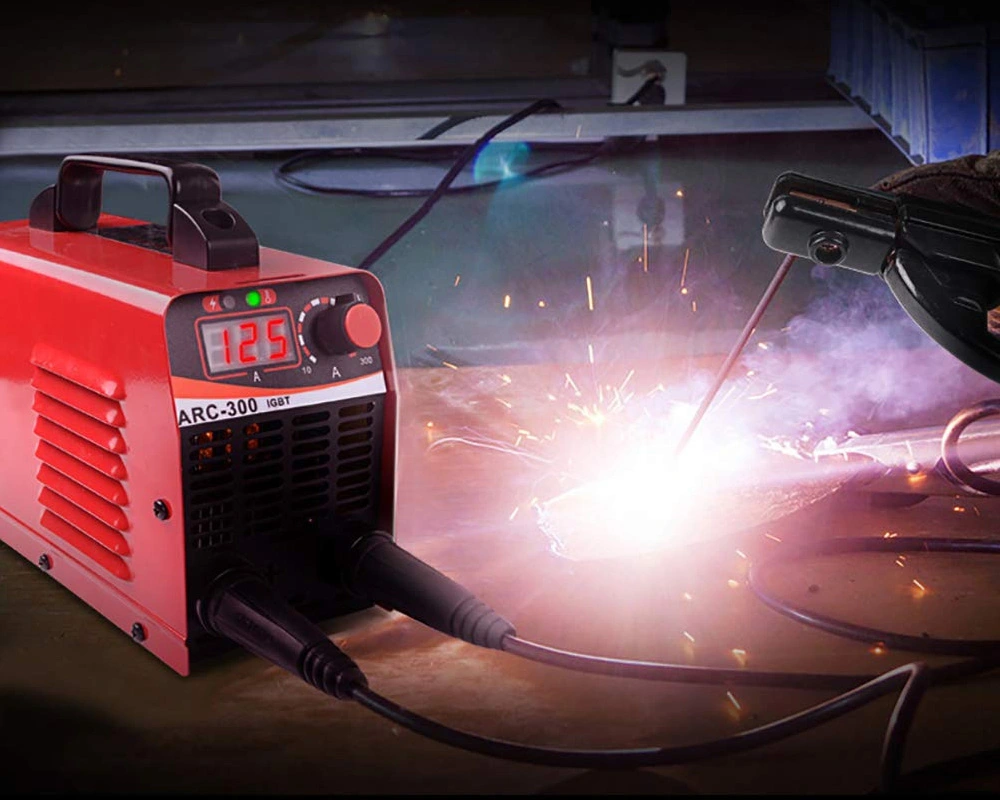 دستگاه جوش ARC-300 در حال کار با جرقه