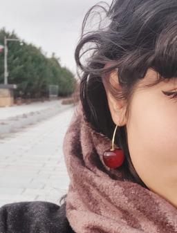 گوشواره‌ای از گیلاسِ سرخ