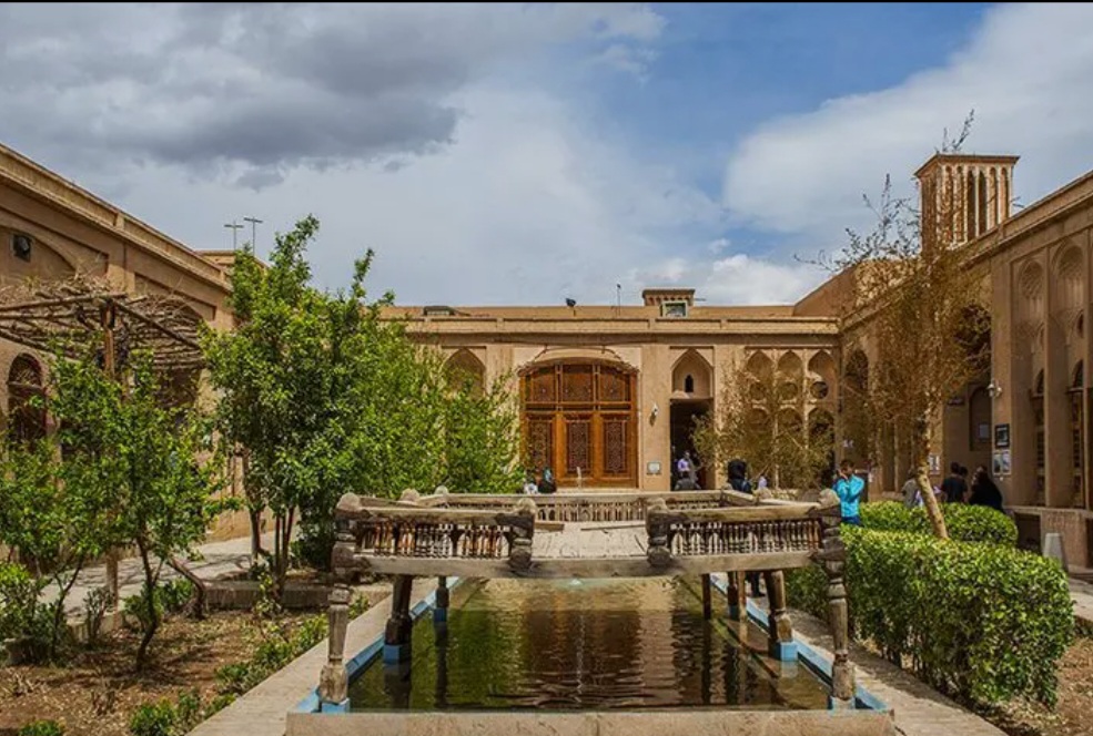 خانه لاری ها