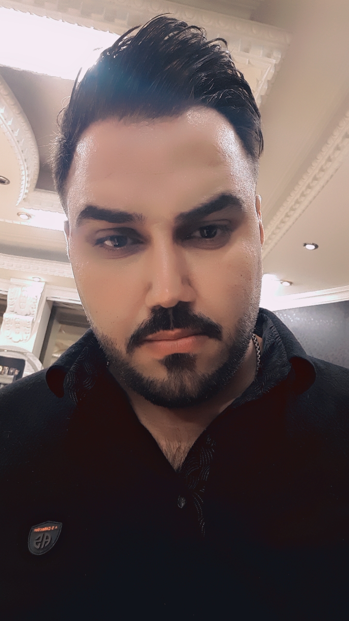 دکتر سامان احمدی دندانپزشک و تاجر موفق
