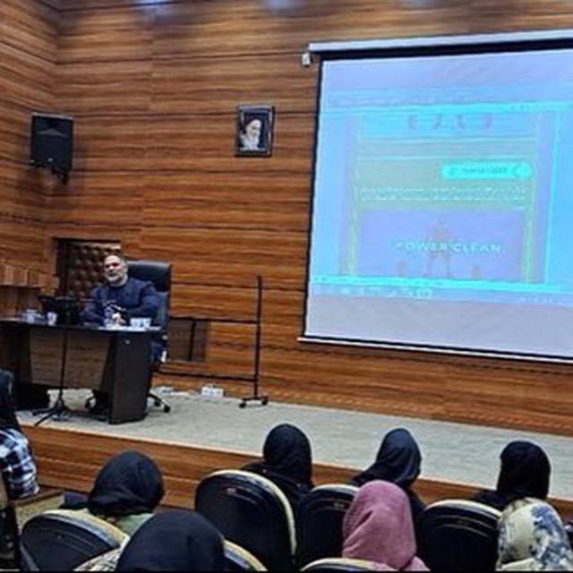 تربیت هزاران مربی در بیش از دو دهه تدریس ازشاخصهای فعالیتهای دکترمسعودروشنی در حوزه آموزش است ایشان ازسال۱۳۸۰ آموزش وتدریس را از مقطع هنرستان و دبیرستان شروع کردو سالهاست که در فدراسیون های مختلف و دانشگاه درحال تدریس و تربیت هستند