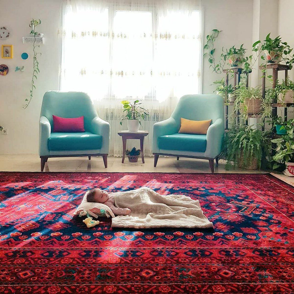 آخه نگاه کن اگوری پگوری رو..