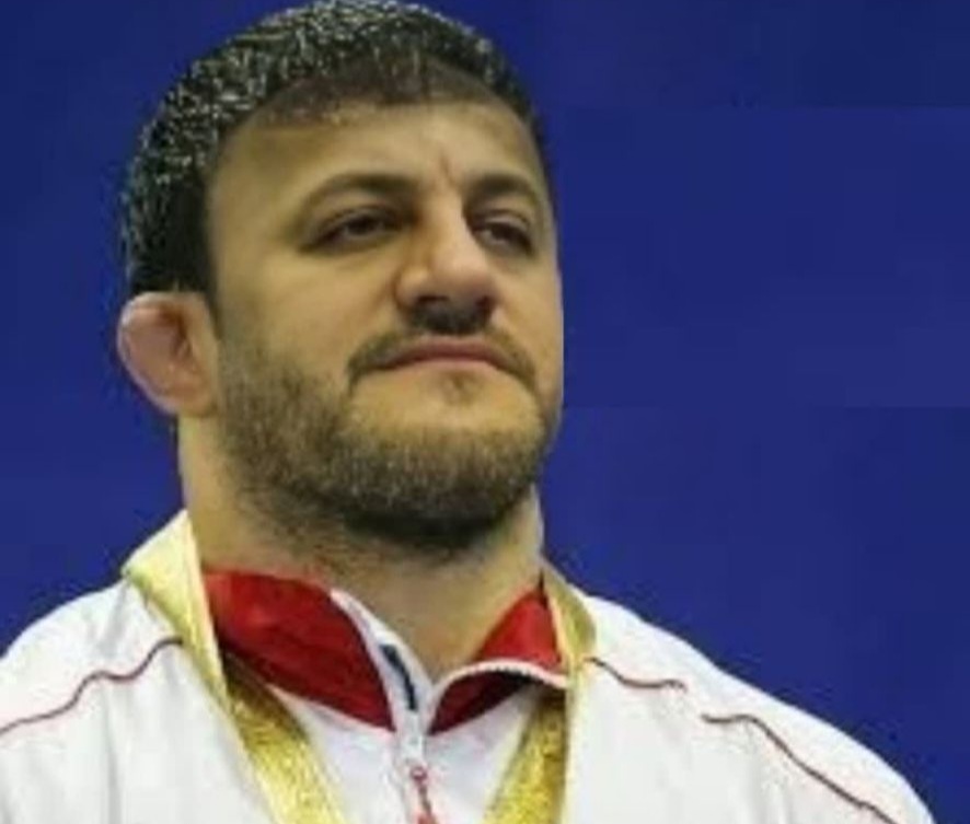 سیامك اقبال‌پور متولد فروردین سال ۱۳۶٠ هجری شمسی است. یکی از علاقه‌مندان و مربیان درجه‌یك فدراسیون ورزش کشتی است که با انگیزه بالا و پشتکار جدی وارد این رشته شده است. او از سنین پایین به ورزش علاقه داشت و به‌مرور زمان کشتی را به‌عنوان مسیر اصلی ورزشی خود انتخاب کرد.