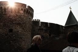 دور از میانه‌ی ما