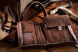 مراکز عرضه چرم به امید گرانتر شدن محصولاتشان از فروش آن خودداری می کنند