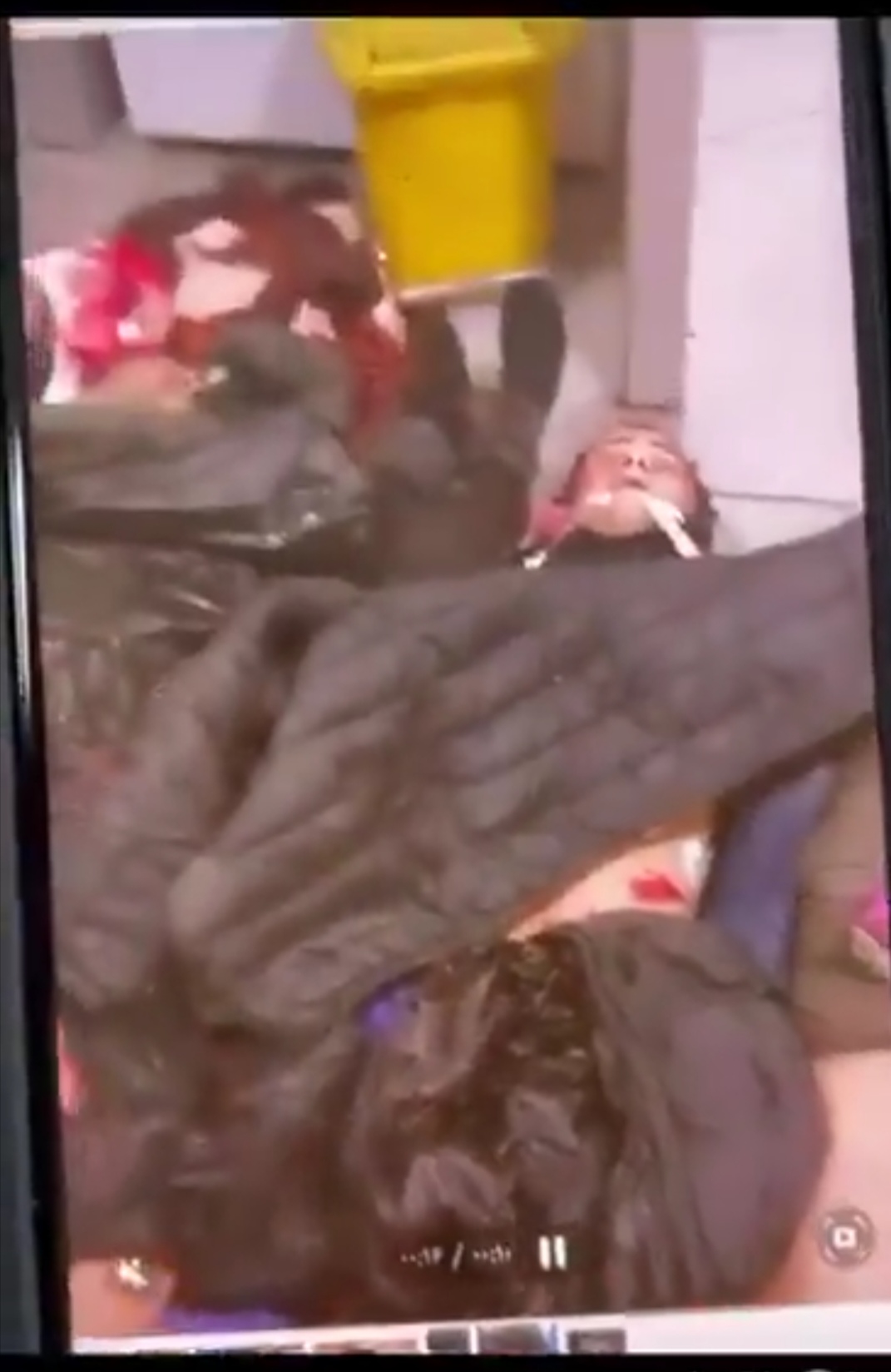 بعد از 300 ساعت #خاموشی_اینترنت وقتی با خطوط رایتل متصل شدم فقط تونستم دو تا پستهایی که از تایم لاین رد شد رو ببینم و بلافاصله به معنای واقعی بیهوش شدم ... من نمیدونم واکنش شما به این صحنه هایی که دیدید یا خواهید دید چیه؟! ولی گمون نکنم آدمی با عقل سلیم و خانواده ای رشد یافته در سطح متوسط بتونه چنین حجمی از درندگی و خون و شکنجه و وحشی‌گری رو ببینه و شوکه نشه.