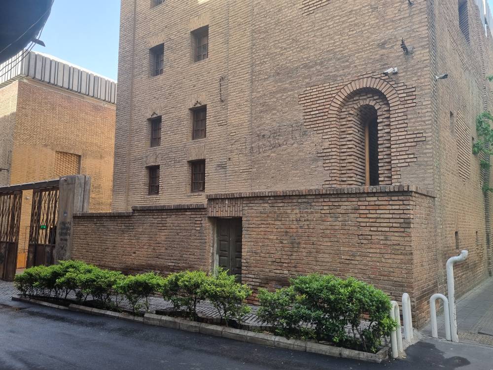 از این زاویه دیدمش. زیبا نیست؟