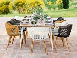 میز و صندلی مناسب برای ویلا