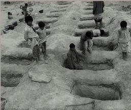 این همه نبودن را چه کنم ...؟