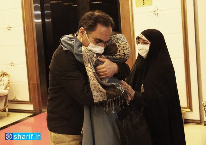 دکتر سیروس عسگری، استاد دانشکده مهندسی و علم مواد که در آمریکا به اتهامات واهی دستگیر شده بود، ۱۴ خرداد ۱۳۹۹ به ایران بازگشت.